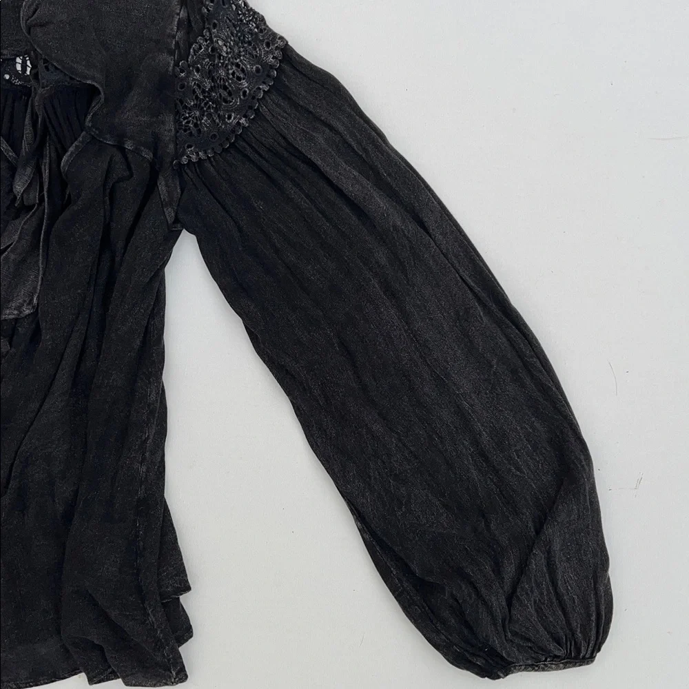 🕶️Altar’d State flowy top🕶️ - Picture 5 of 9